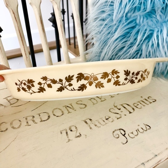 Pyrex, Vintage, Golden Acorn, Oak Leaf, Pattern 1.5 Qt, Divided, Casserole Dish - Picture 3 of 8